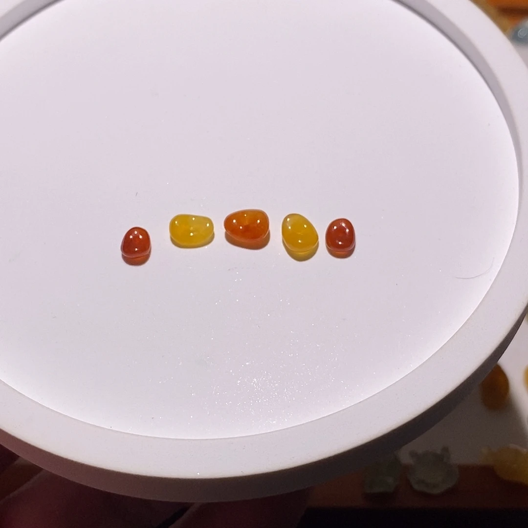 颈饰未镶嵌翡翠扣子5枚