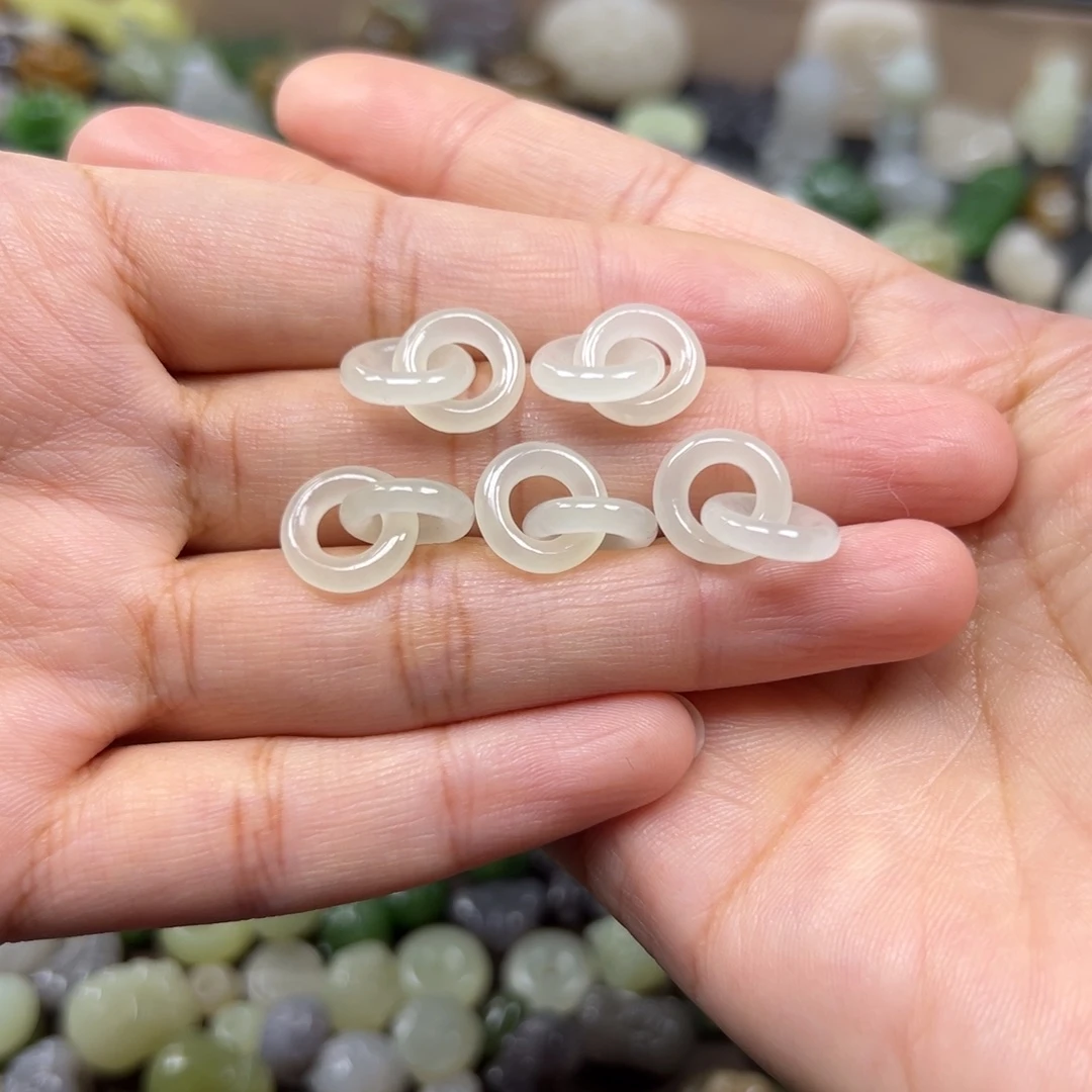 和田玉未镶嵌颈饰98一个多样性发其一