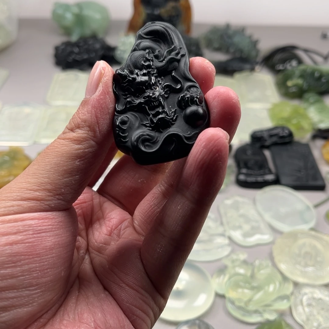 未镶嵌蛇纹石玉颈饰雷*生