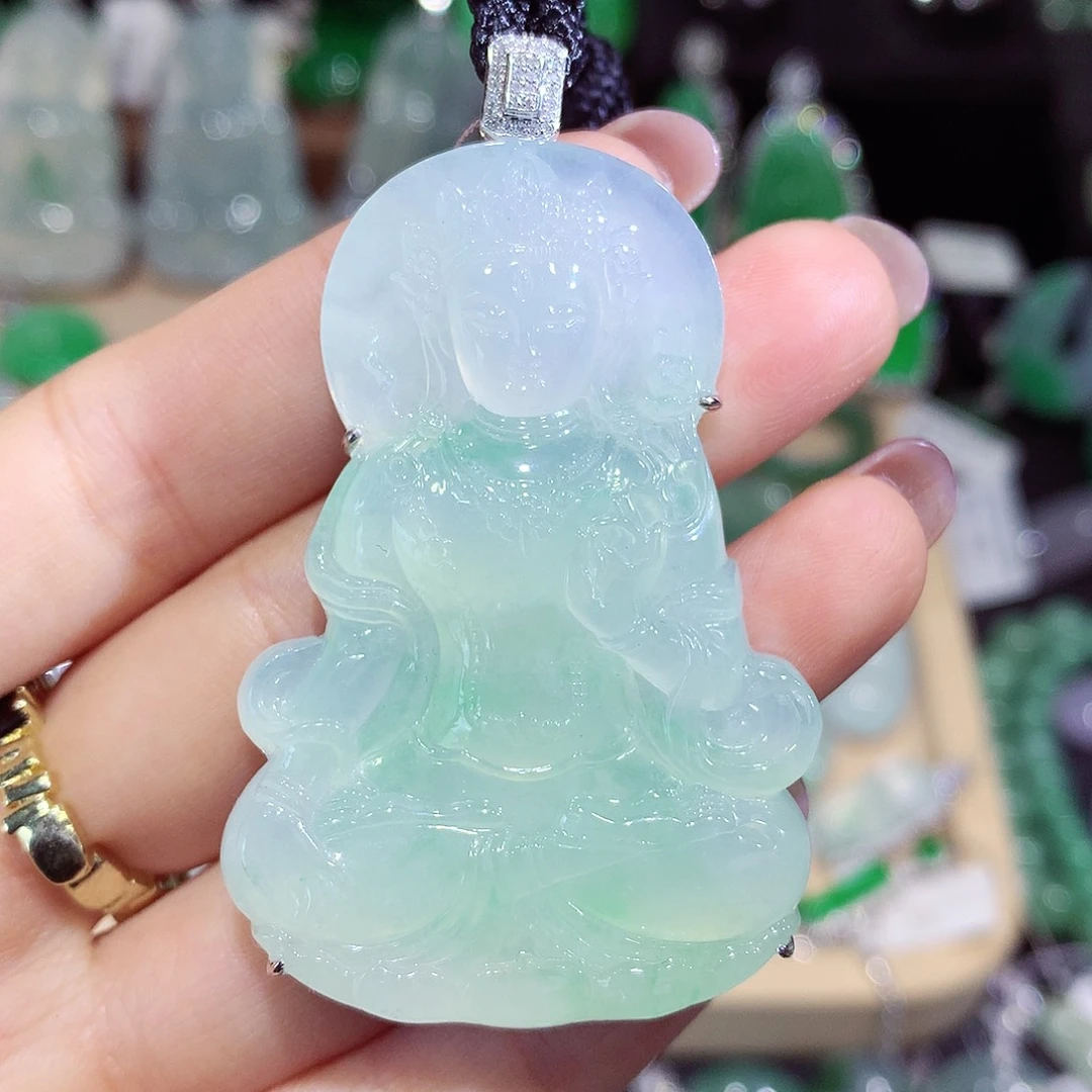 翡翠铂Pt950镶嵌颈饰度母