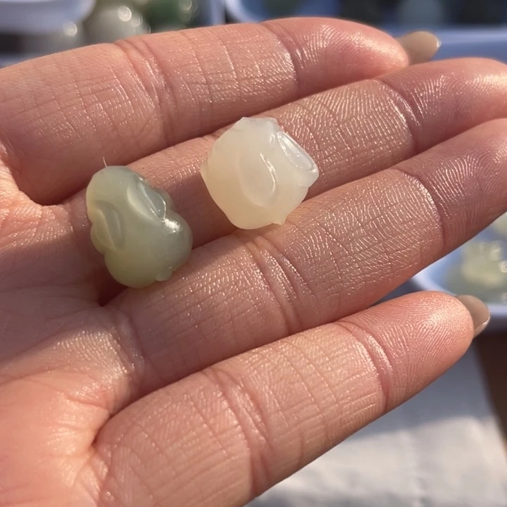 露***净和田玉未镶嵌颈饰