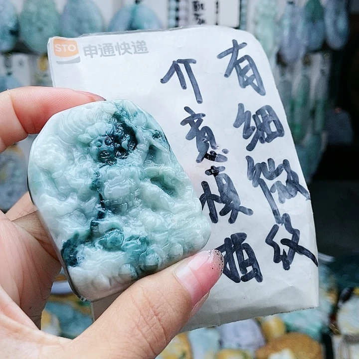 颈饰足铂镶嵌翡翠翡翠