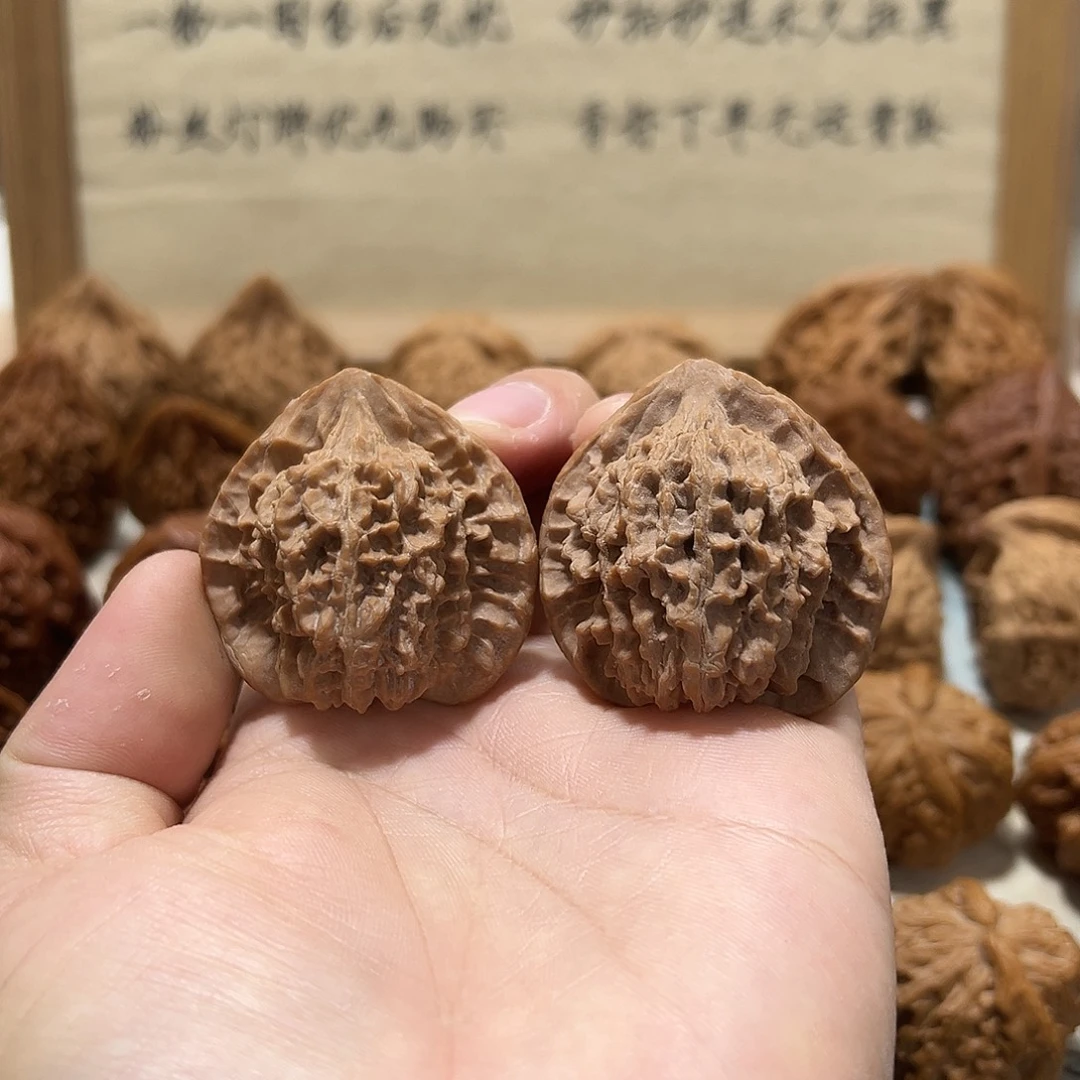 43号文玩核桃42尺秦岭官帽白霜红皮