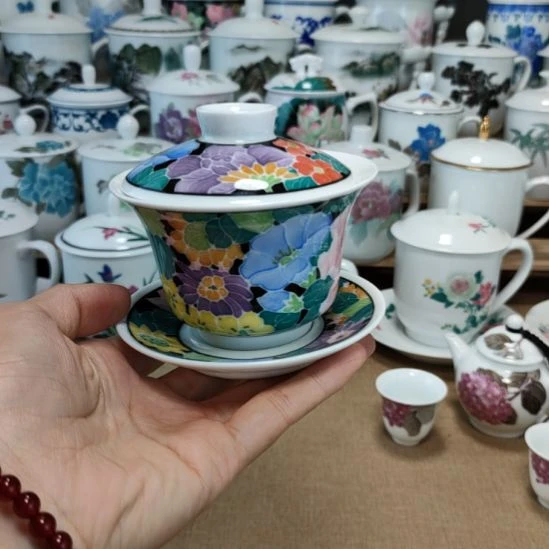 手绘釉下彩满花盖碗，盖碗