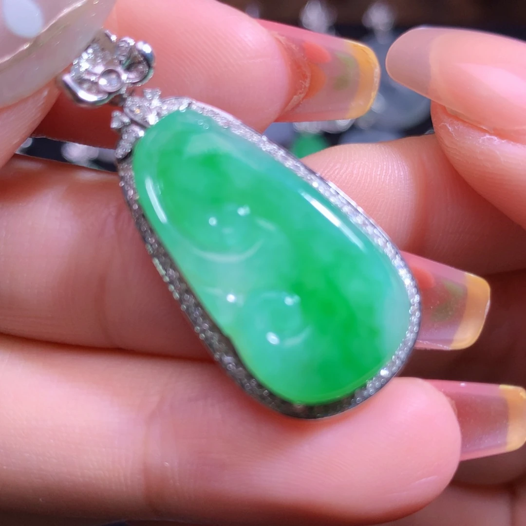 翡翠18K金镶嵌颈饰