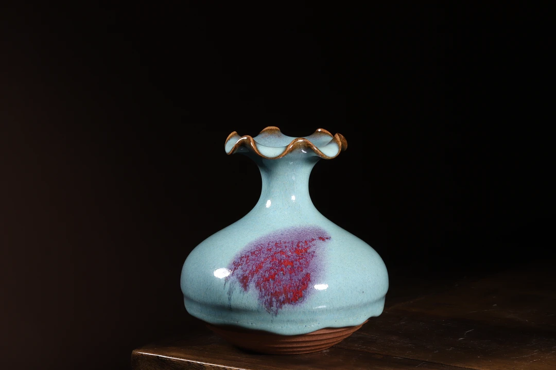 杨国政荷口纯手工摆件