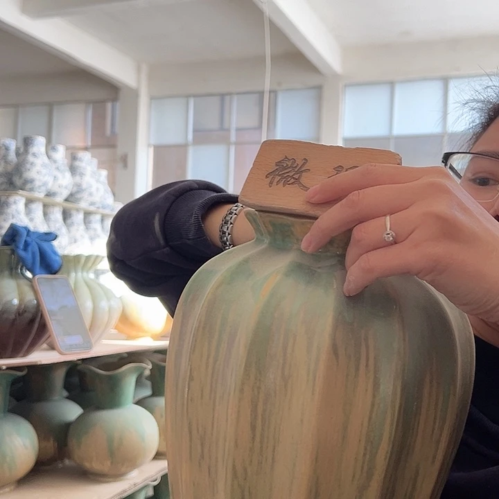 景德镇陶瓷花瓶工厂