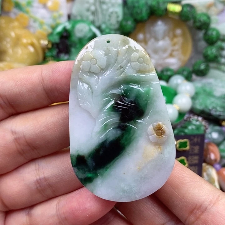 翡翠未镶嵌吊坠(赠链)