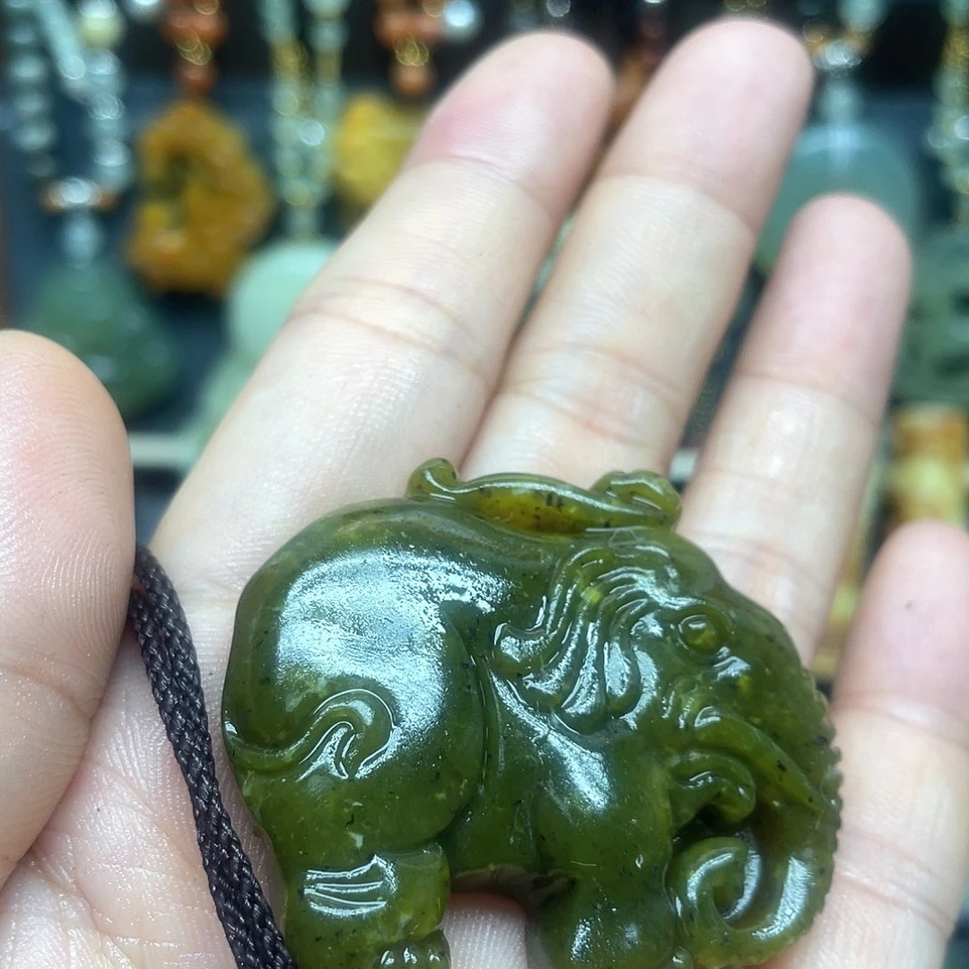 未镶嵌蛇纹石玉颈饰