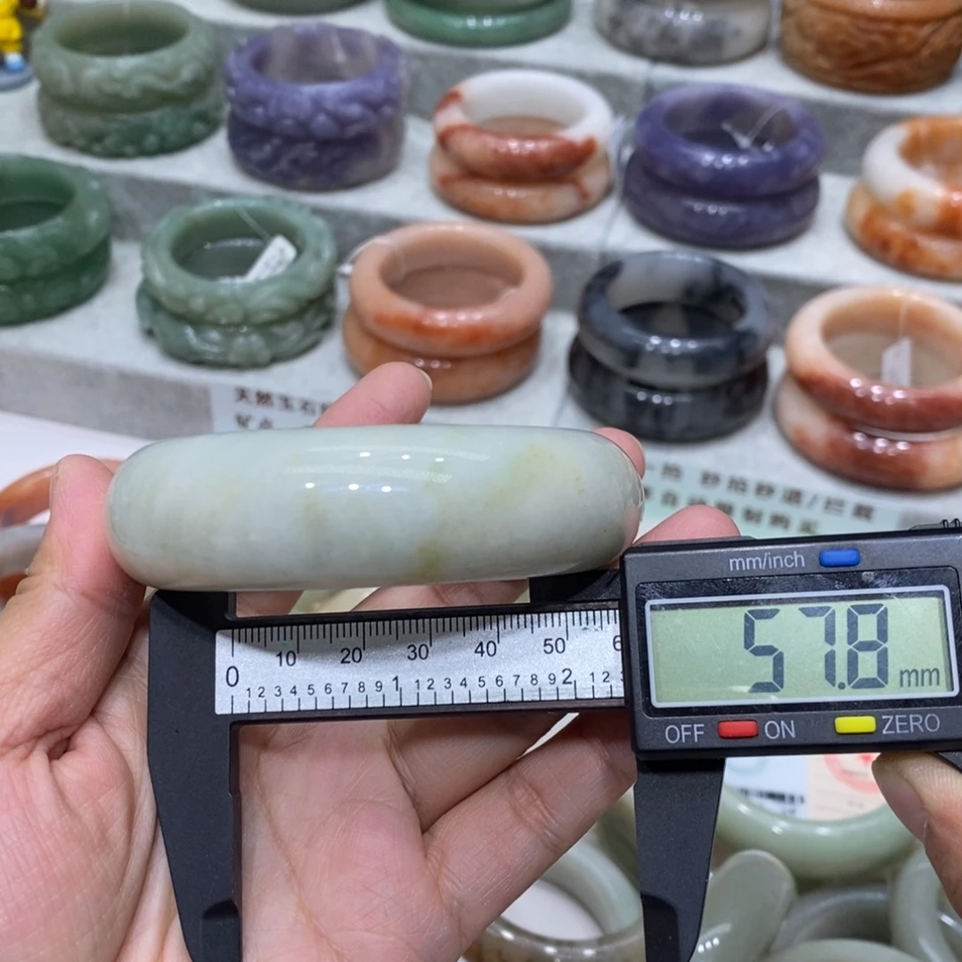 石英岩玉未镶嵌手镯