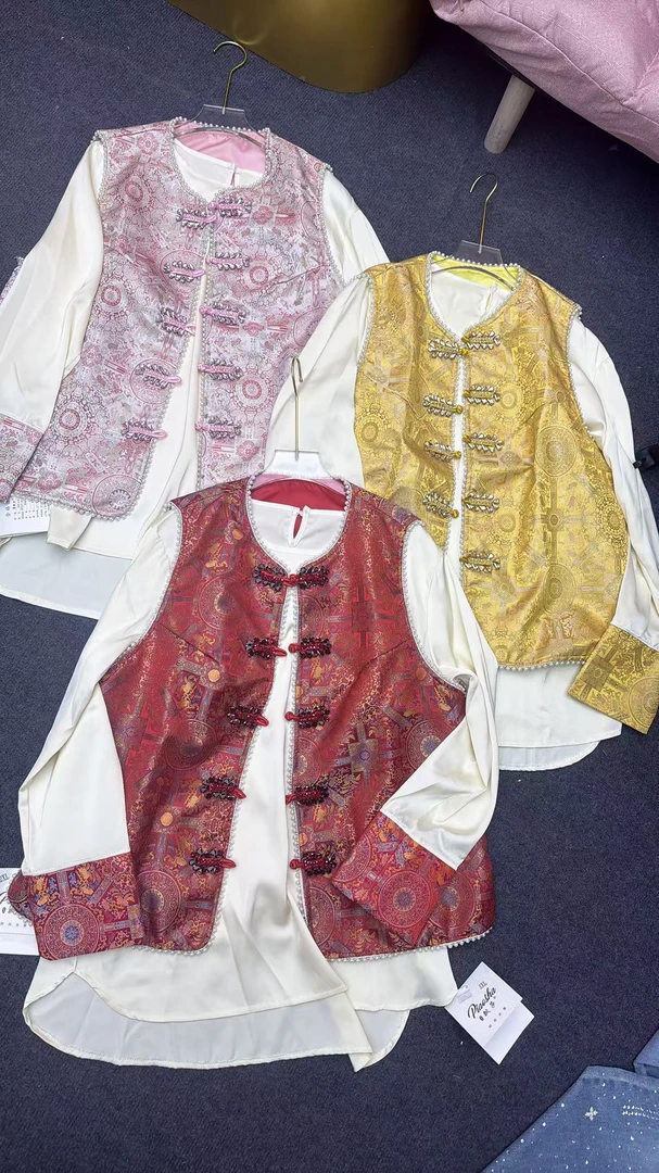 LL琳2025欧洲站国风重工宋锦织金珍珠马甲百搭打底衫两件套0071