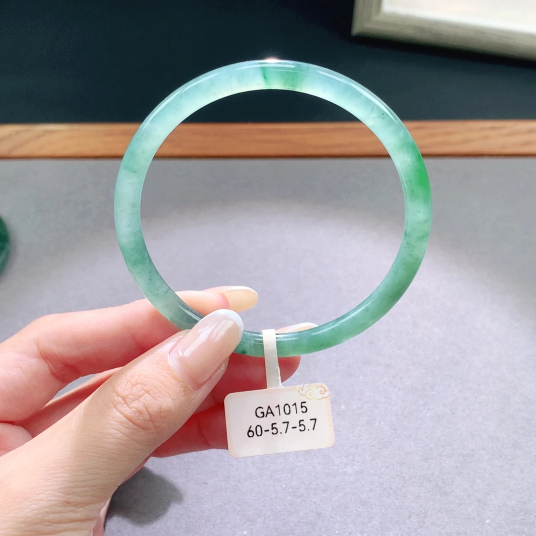 翡翠未镶嵌手镯天然