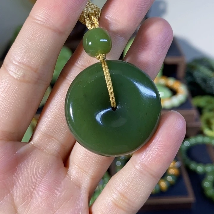 吊坠(赠链)未镶嵌和田玉