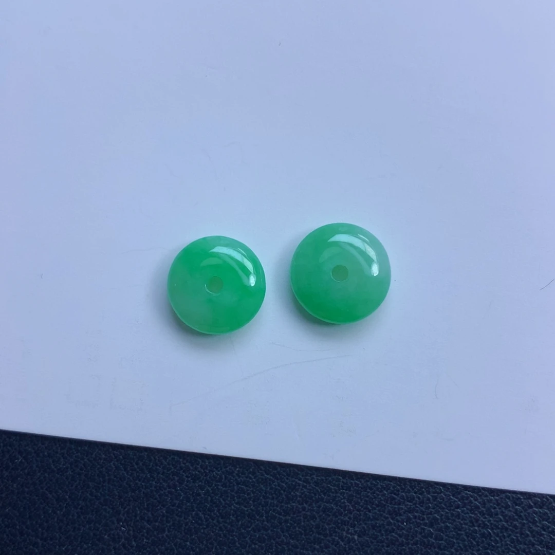 翡翠颈饰未镶嵌平安扣