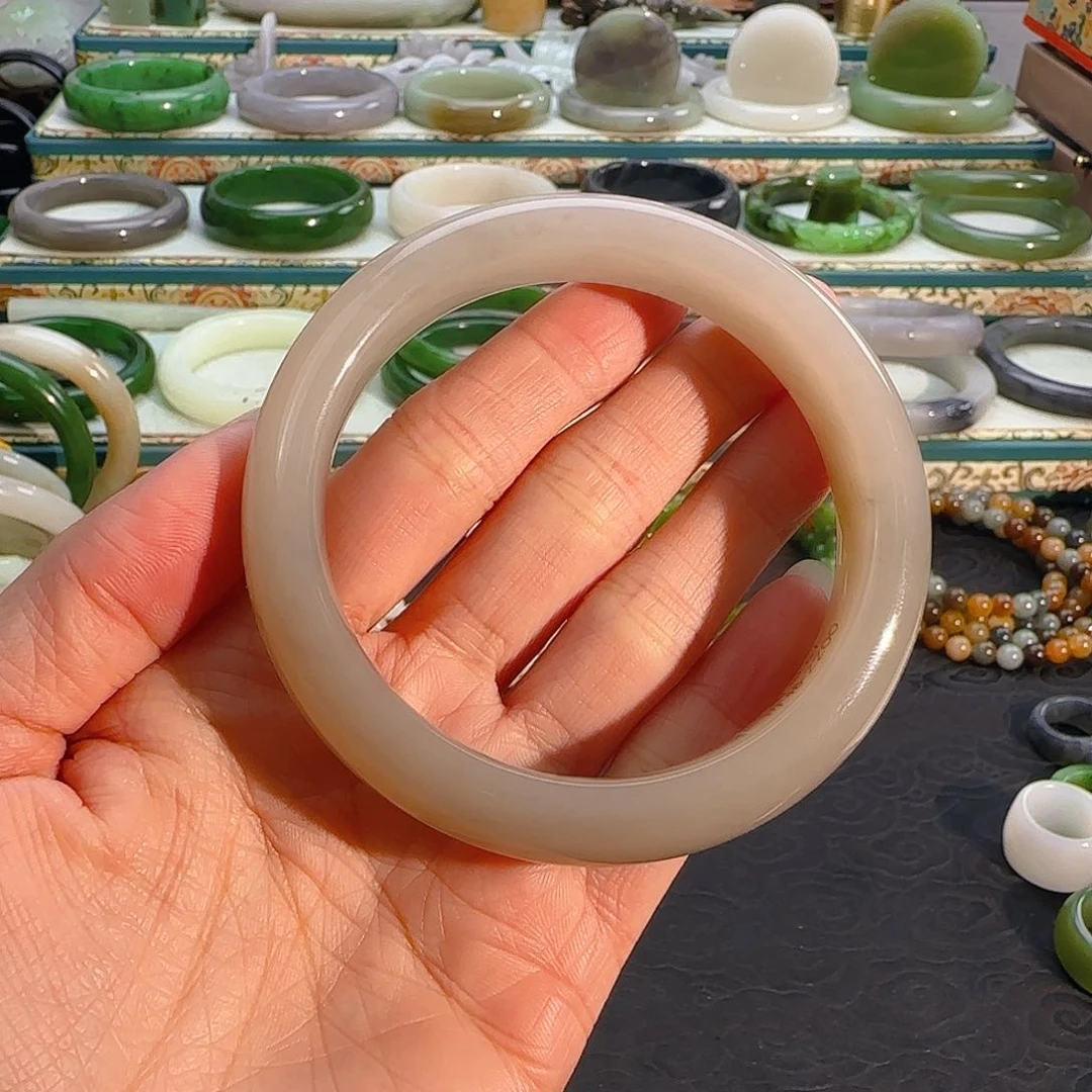 未镶嵌手镯和田玉藕粉手镯