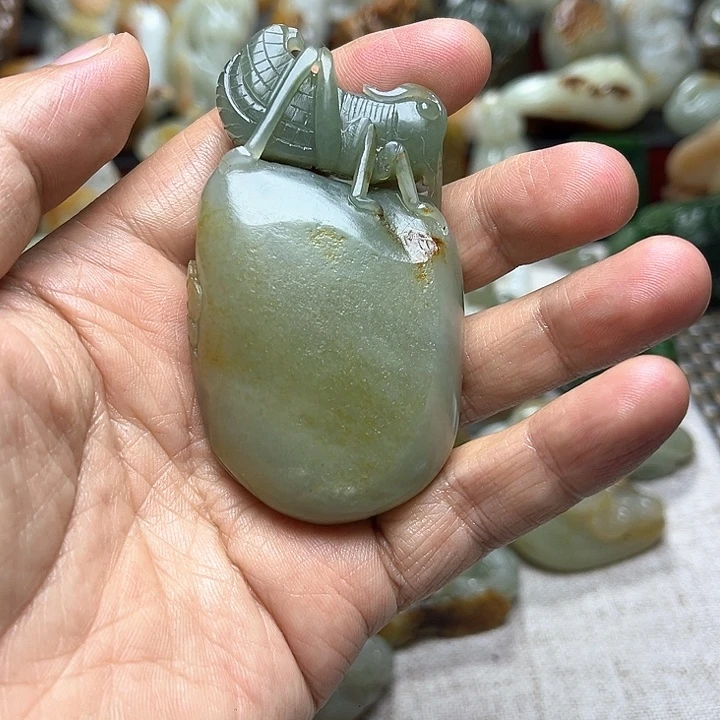 敬***君和田玉未镶嵌把件