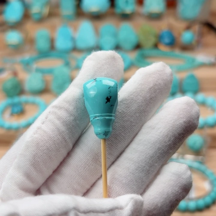 绿松石未镶嵌珠宝奇石