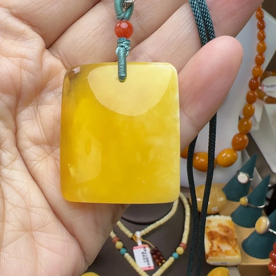 蜜蜡吊坠(赠链)未镶嵌