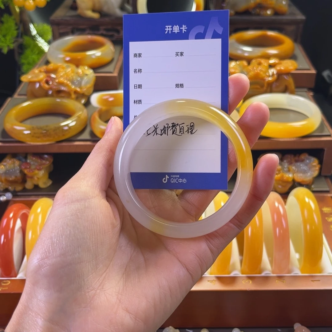 未镶嵌手镯石英质玉