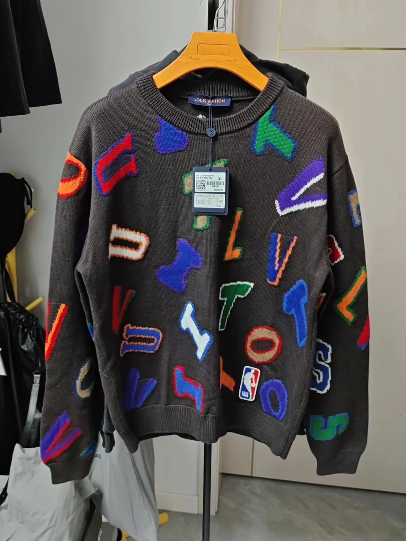 全新未使用 LouisVuitton/路易威登 XL码 NBA联名款字母满印毛衣