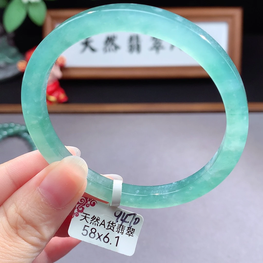未镶嵌手镯（圆镯）翡翠旎****）