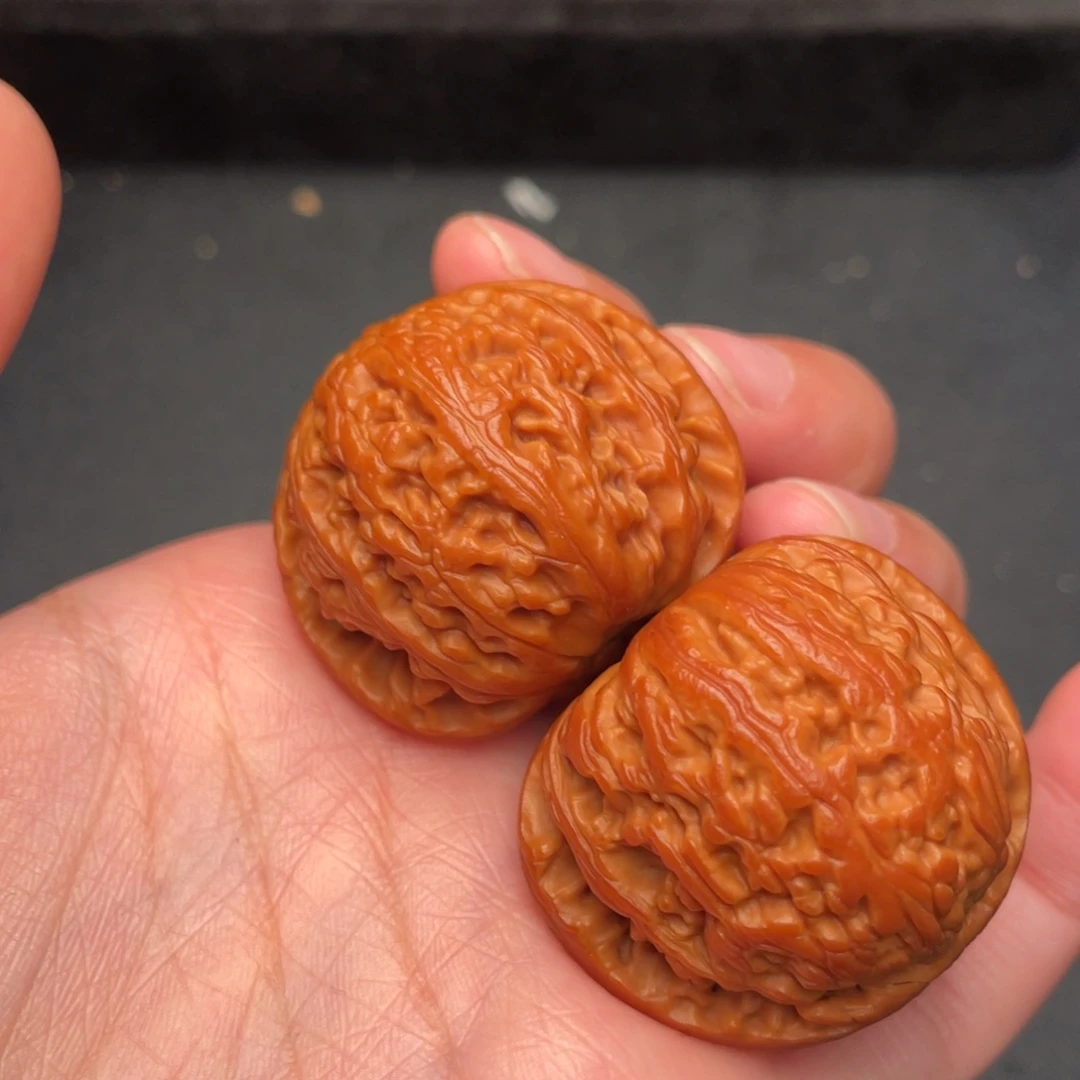 文玩核桃把件秦岭野生文玩核桃
