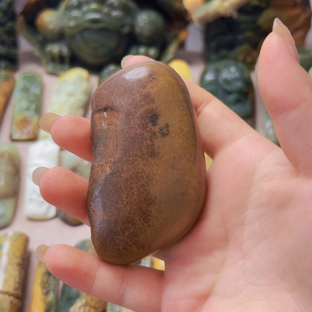 未镶嵌岫岩河磨玉（透闪石质玉）挂件