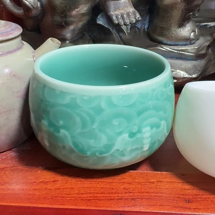 主人杯一个，。。。。。品茗