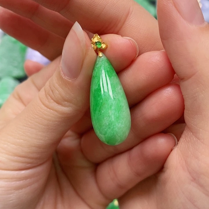 翡翠颈饰未镶嵌吊坠