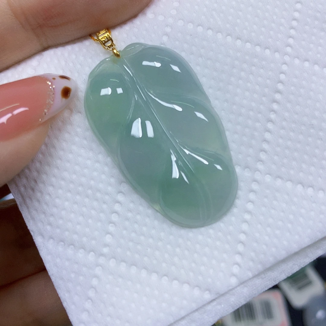 颈饰18K金镶嵌翡翠挂件