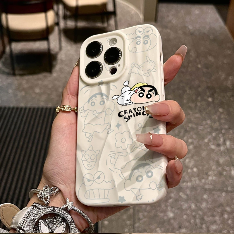 可爱小新适用iphone16苹果17pro手机壳14plus褶皱14磨砂12软13