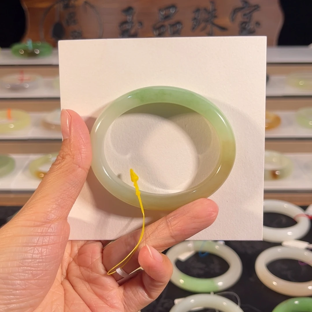 和田玉未镶嵌手镯  「新疆糖翠三色」贵妃