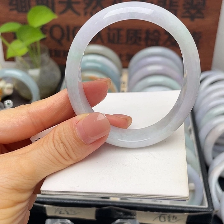 翡翠未镶嵌手镯57.8贵妃