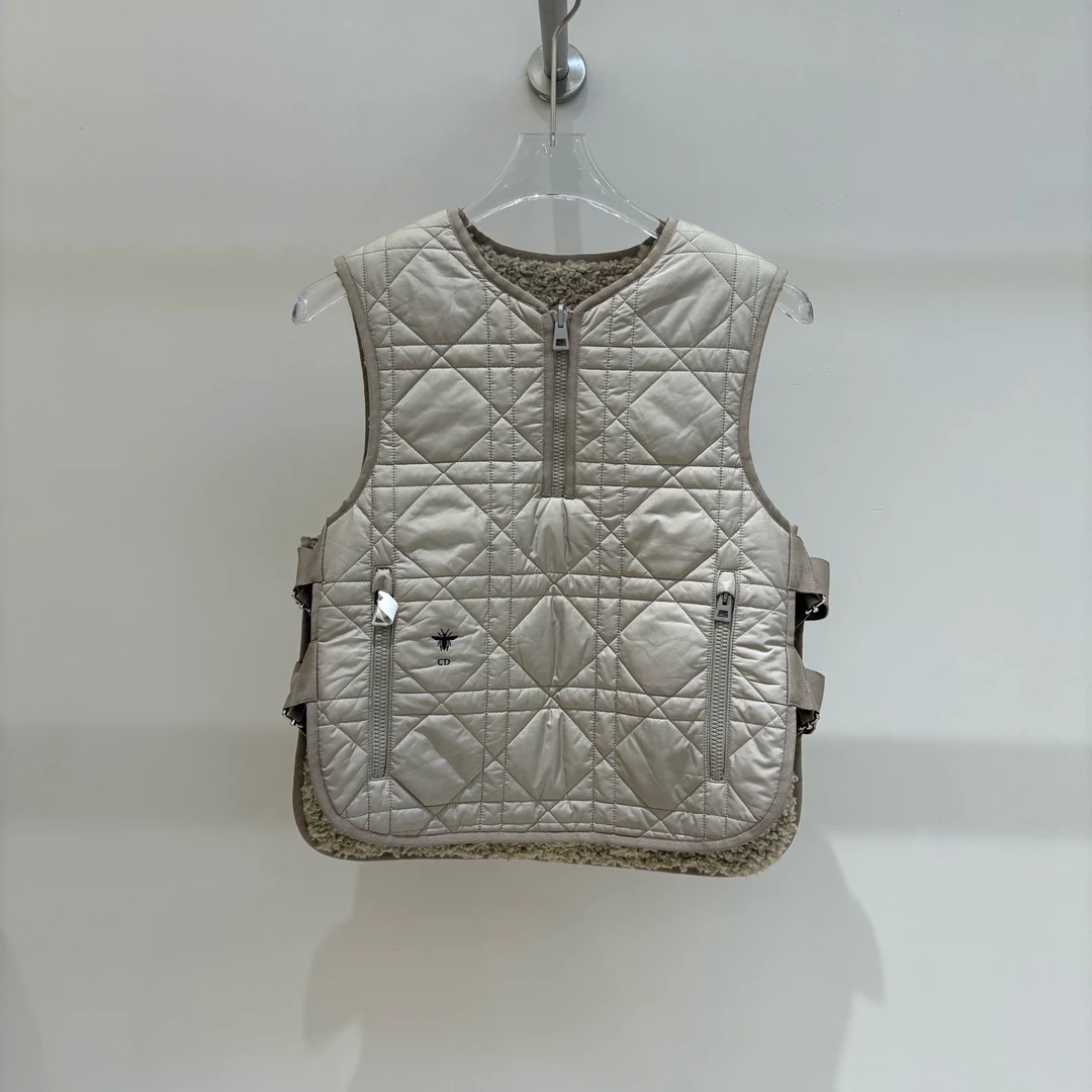 未使用 DIOR/迪奥 DI2221 双面泰迪口袋标语字母马甲 S码原价2w1