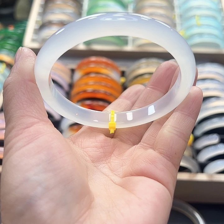 玛瑙/玉髓手镯未镶嵌招****?64