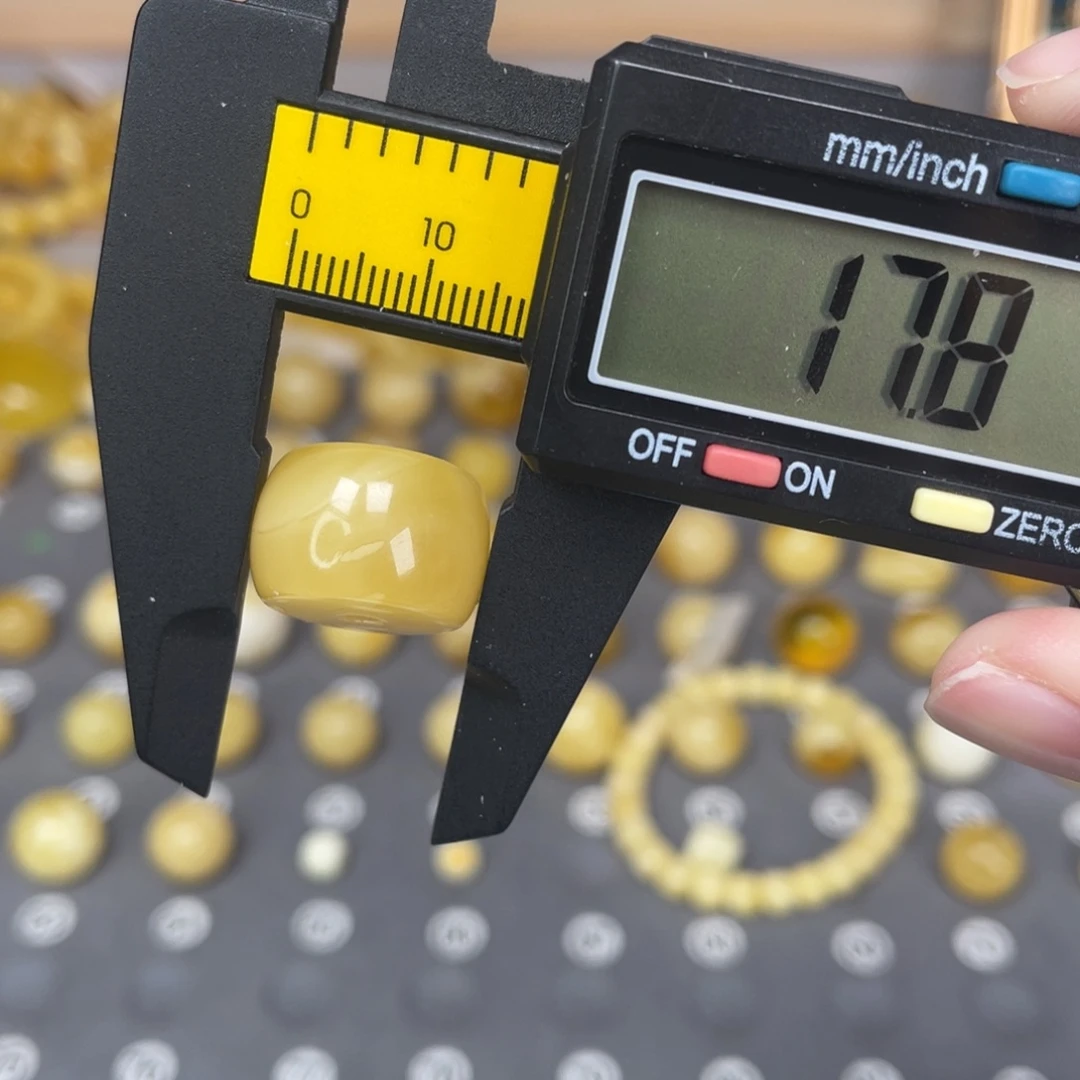 琥珀未镶嵌裸石73号