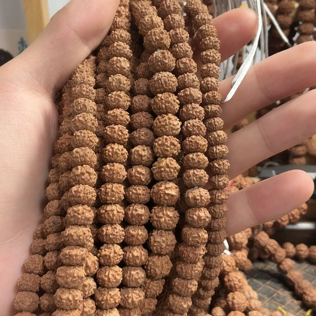 金刚菩提吊坠野平细，一条保手持