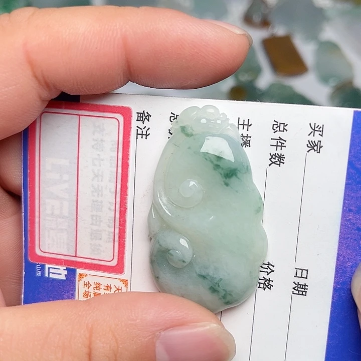 翡翠颈饰未镶嵌如意
