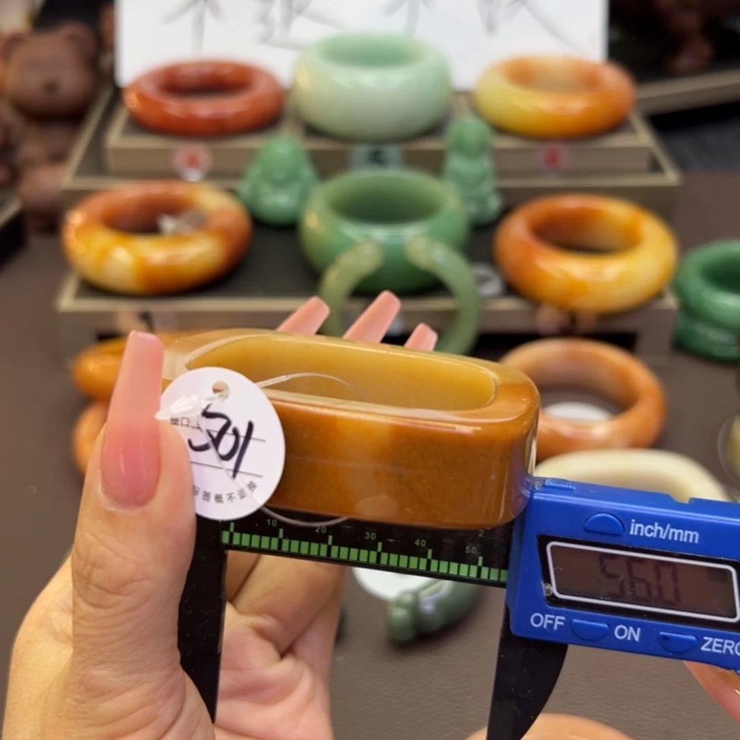 未镶嵌手镯石英岩玉