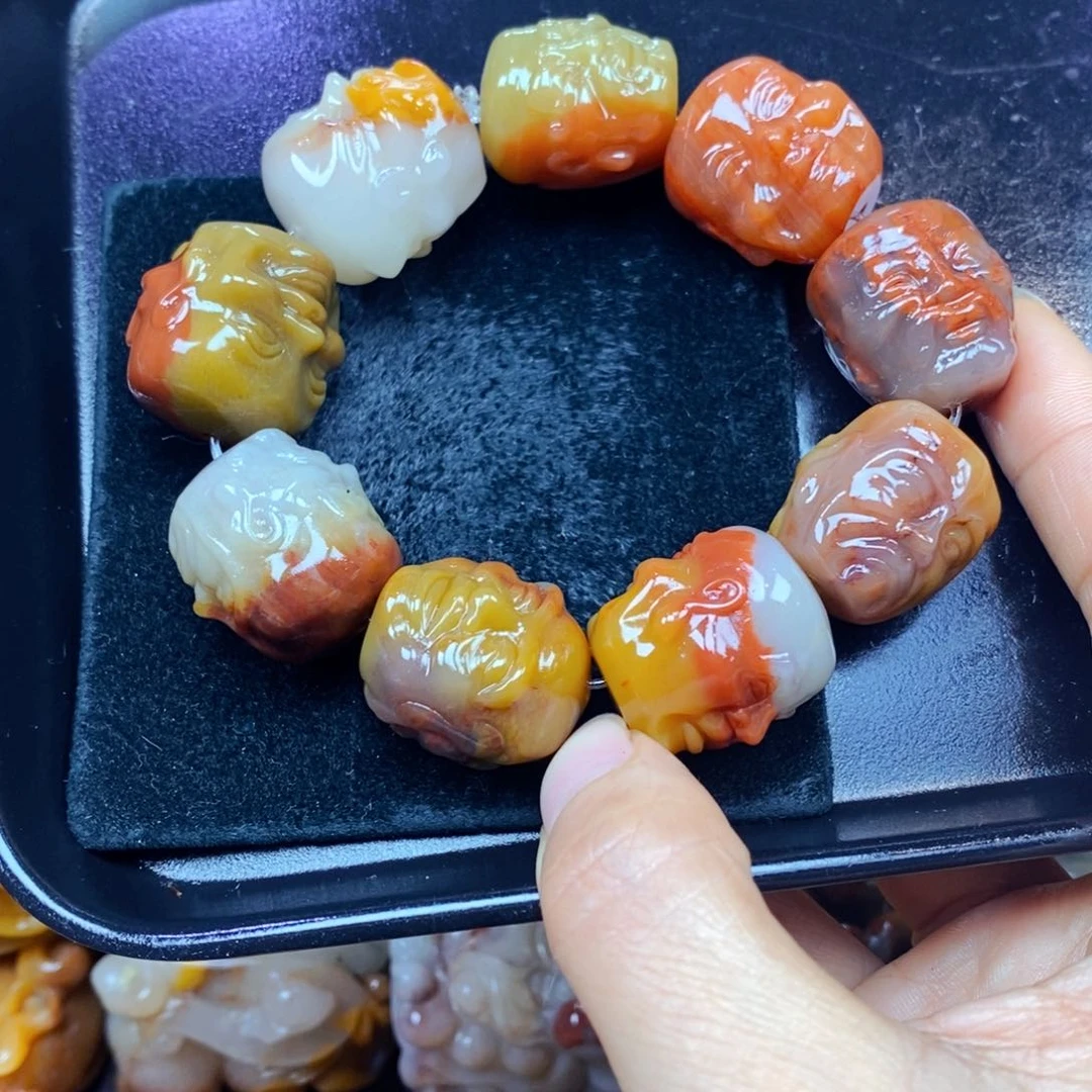 未镶嵌石英质玉（黄龙玉）颈饰