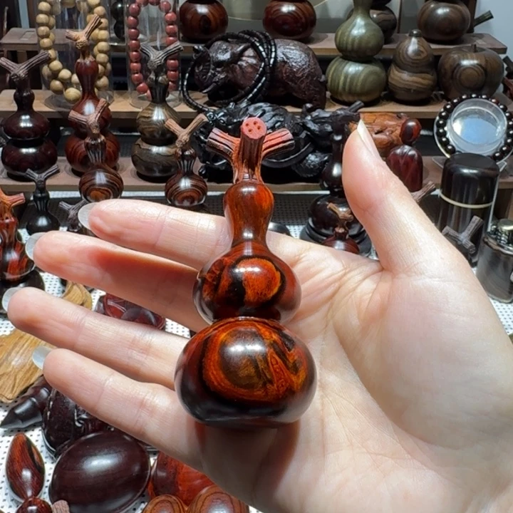 半***见交趾黄檀（大红酸枝）3.8直径葫芦