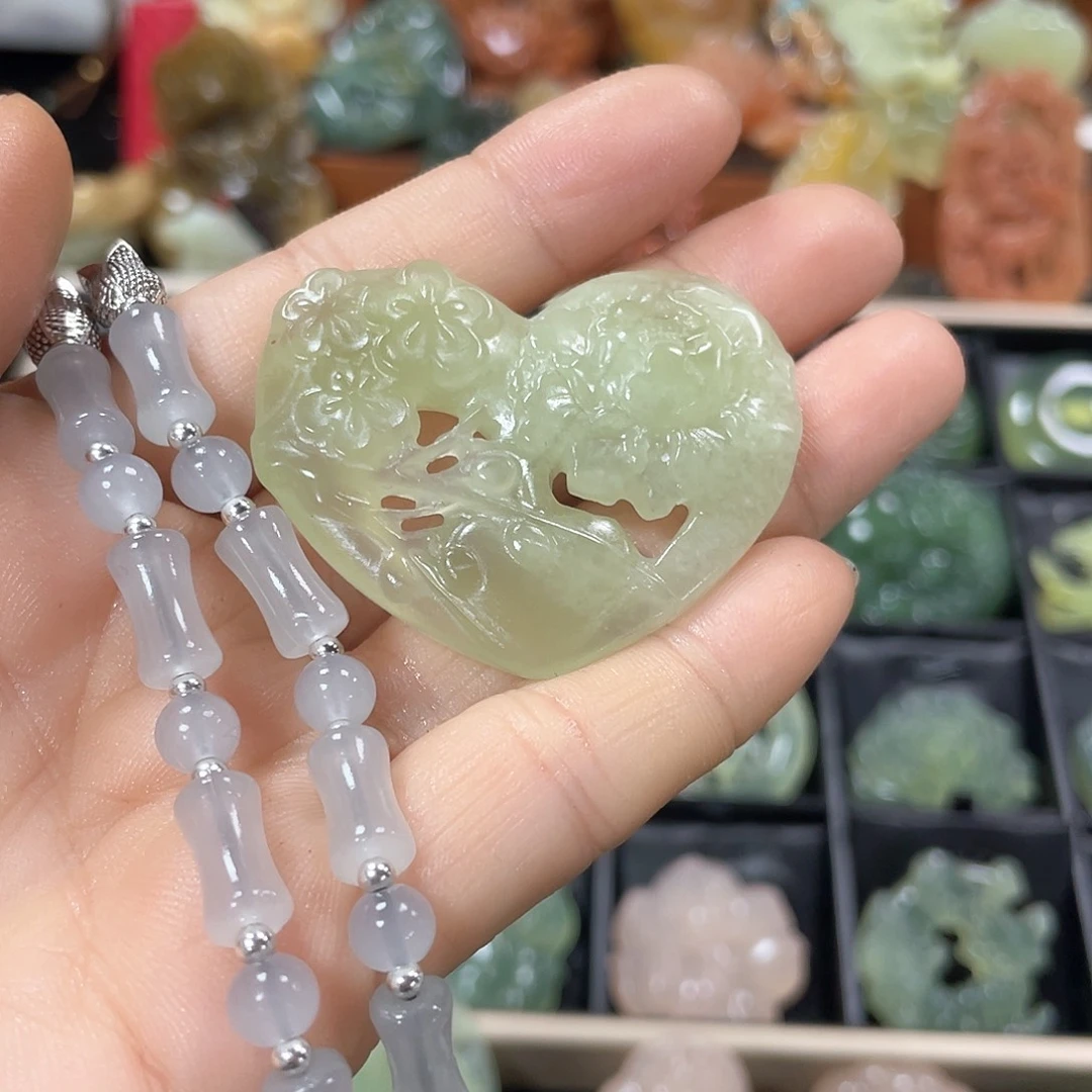 蛇纹石玉颈饰未镶嵌