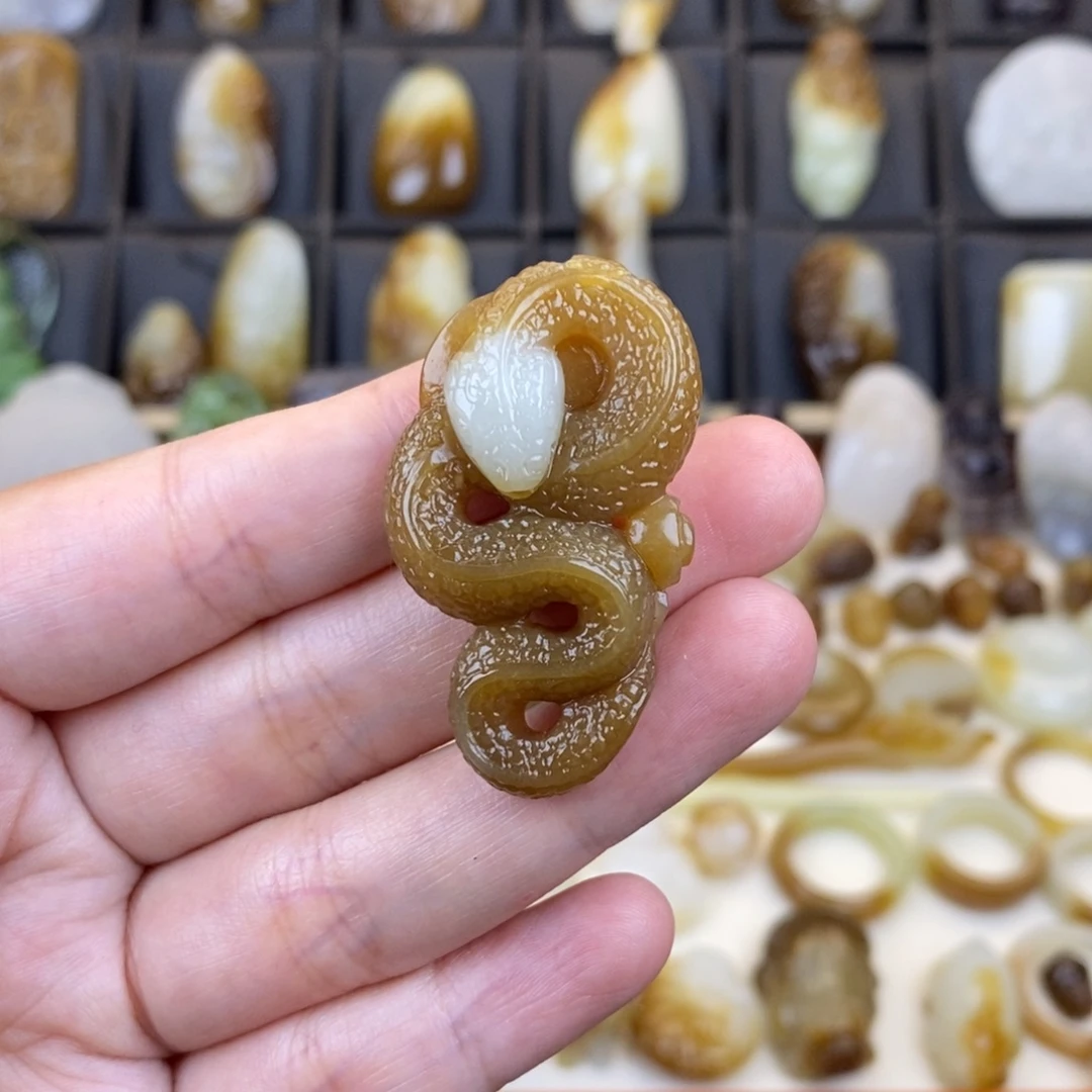 和田玉未镶嵌颈饰