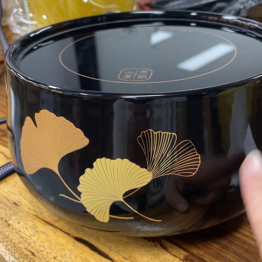 搪瓷杯子里还有很多东西