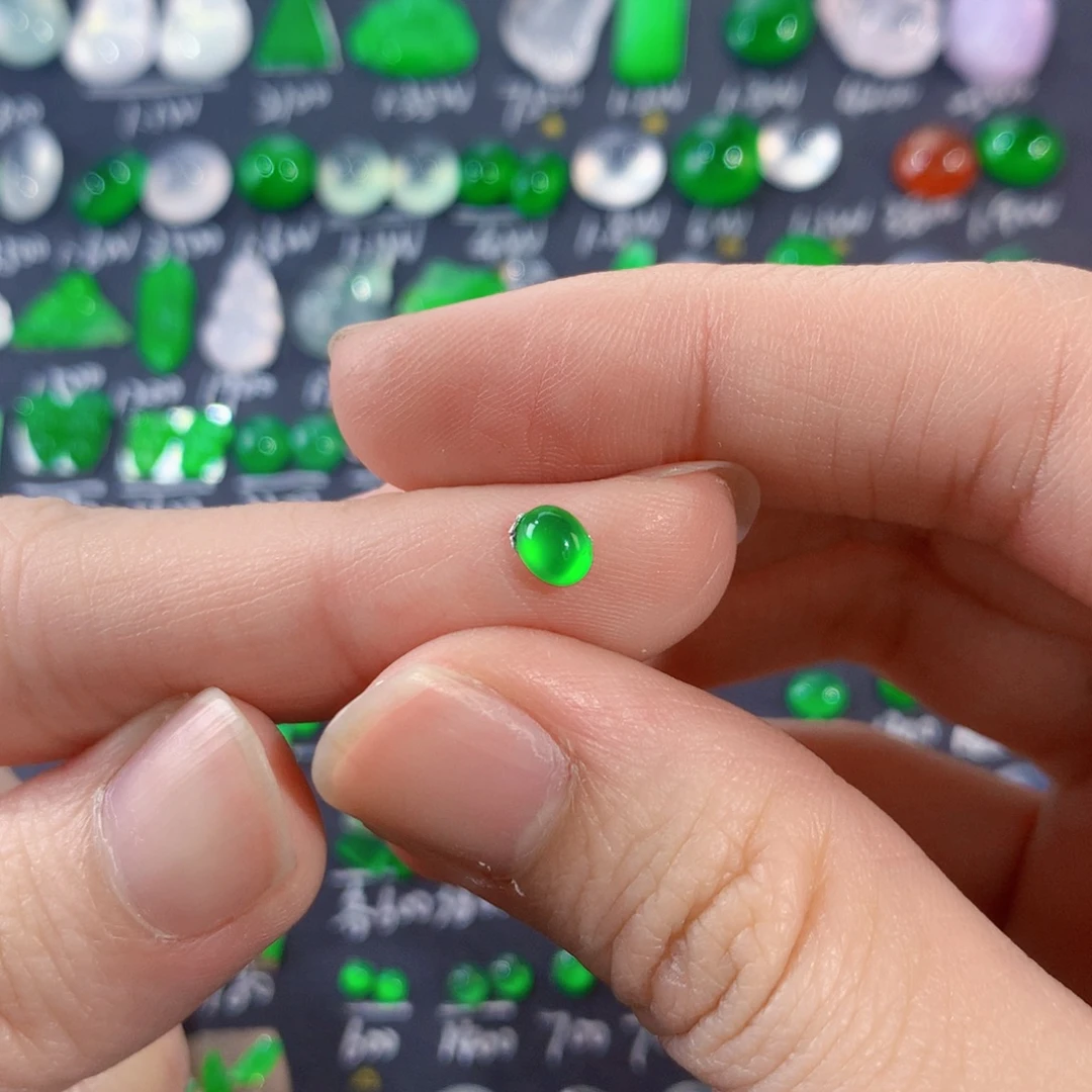 翡翠未镶嵌颈饰蛋面