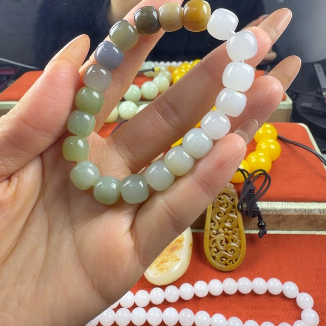 和田玉（糖玉）未镶嵌颈饰