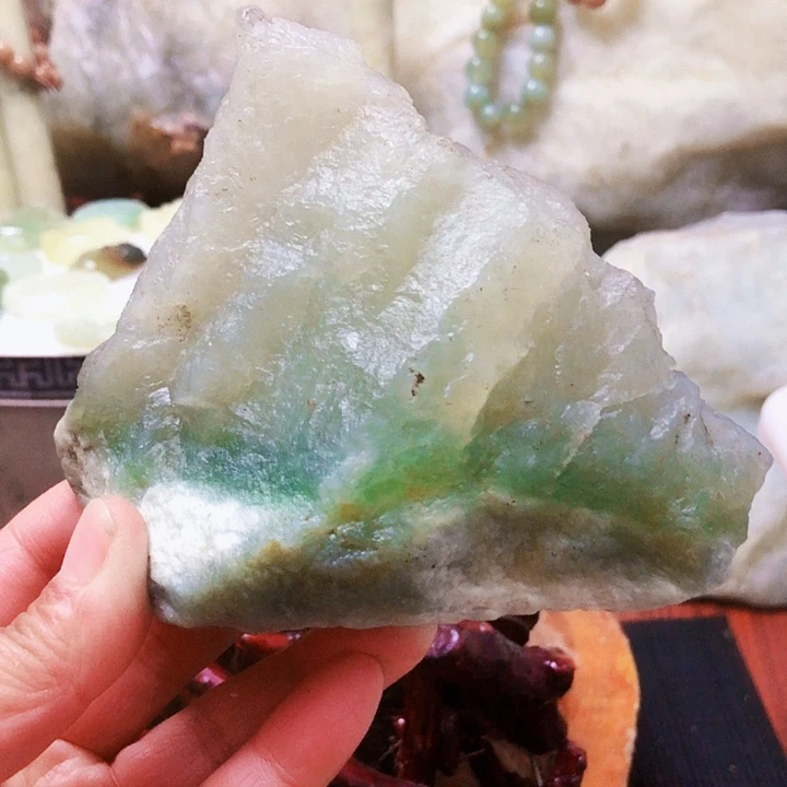 未镶嵌蛇纹石玉珠宝奇石谜