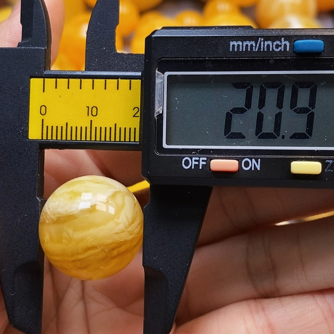 蜜蜡未镶嵌珠宝奇石