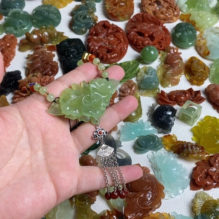 蛇纹石玉颈饰未镶嵌