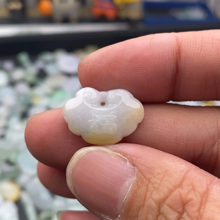 翡翠未镶嵌吊坠(不含链)034